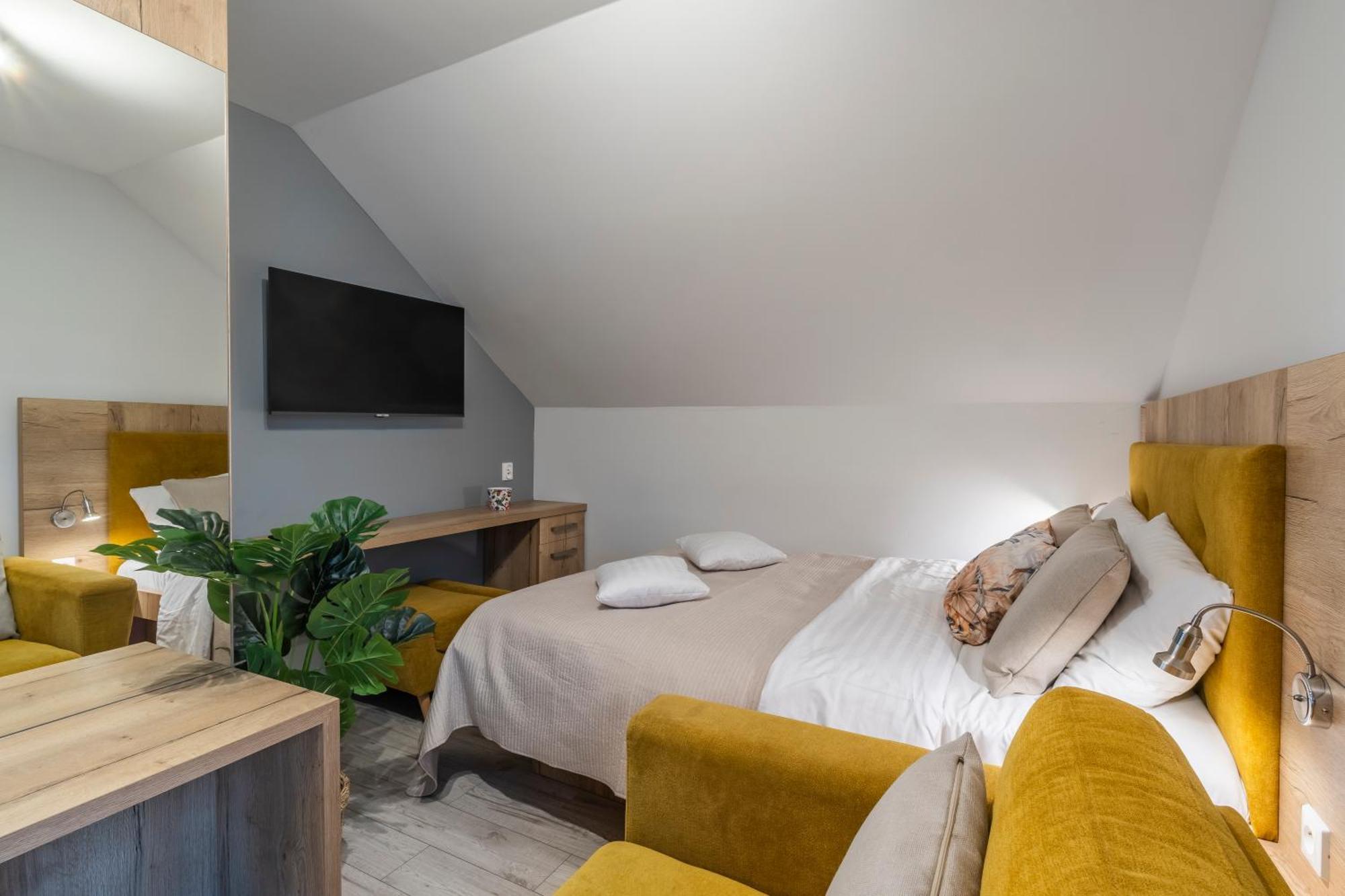 Jaskolka - Pokoje I Apartament Przy Plazy Opolznevoye Bagian luar foto