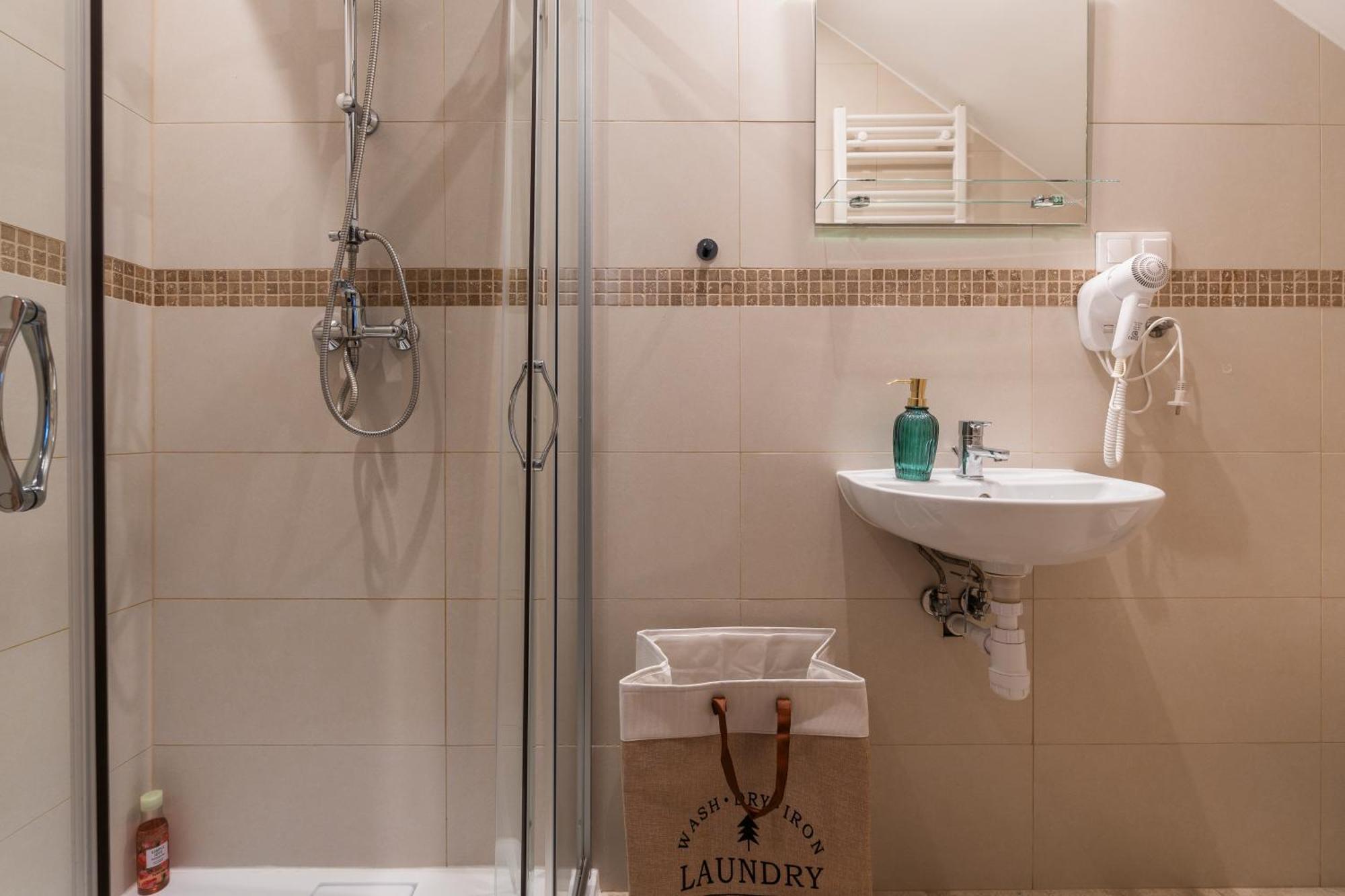 Jaskolka - Pokoje I Apartament Przy Plazy Opolznevoye Bagian luar foto