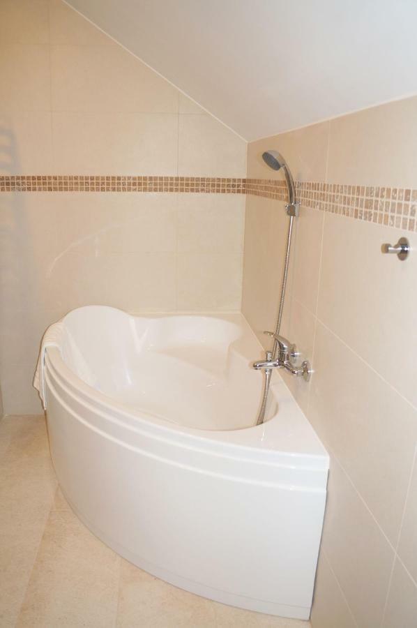 Jaskolka - Pokoje I Apartament Przy Plazy Opolznevoye Bagian luar foto